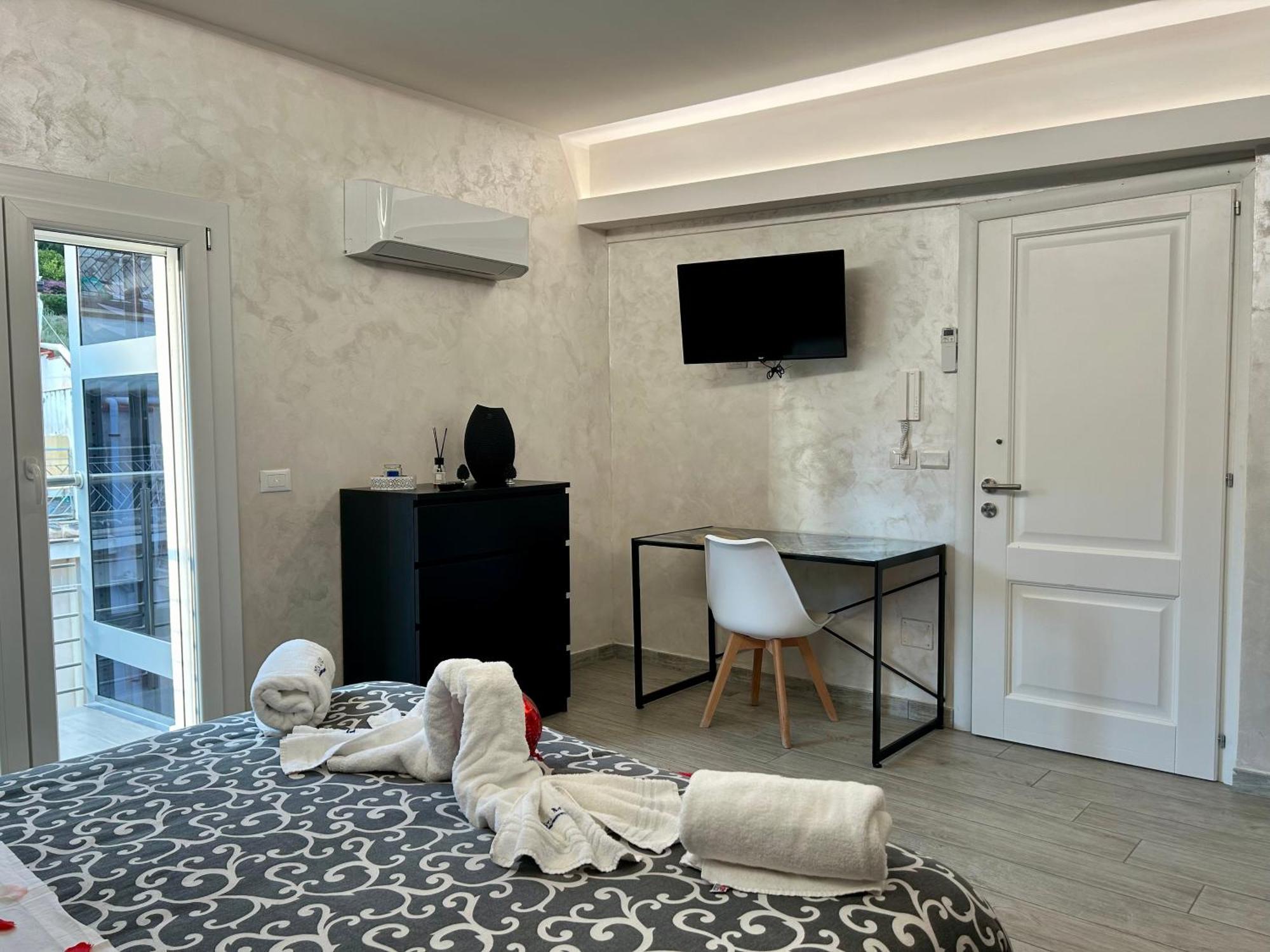 Vista Mare Apartments Giardini Naxos Room photo