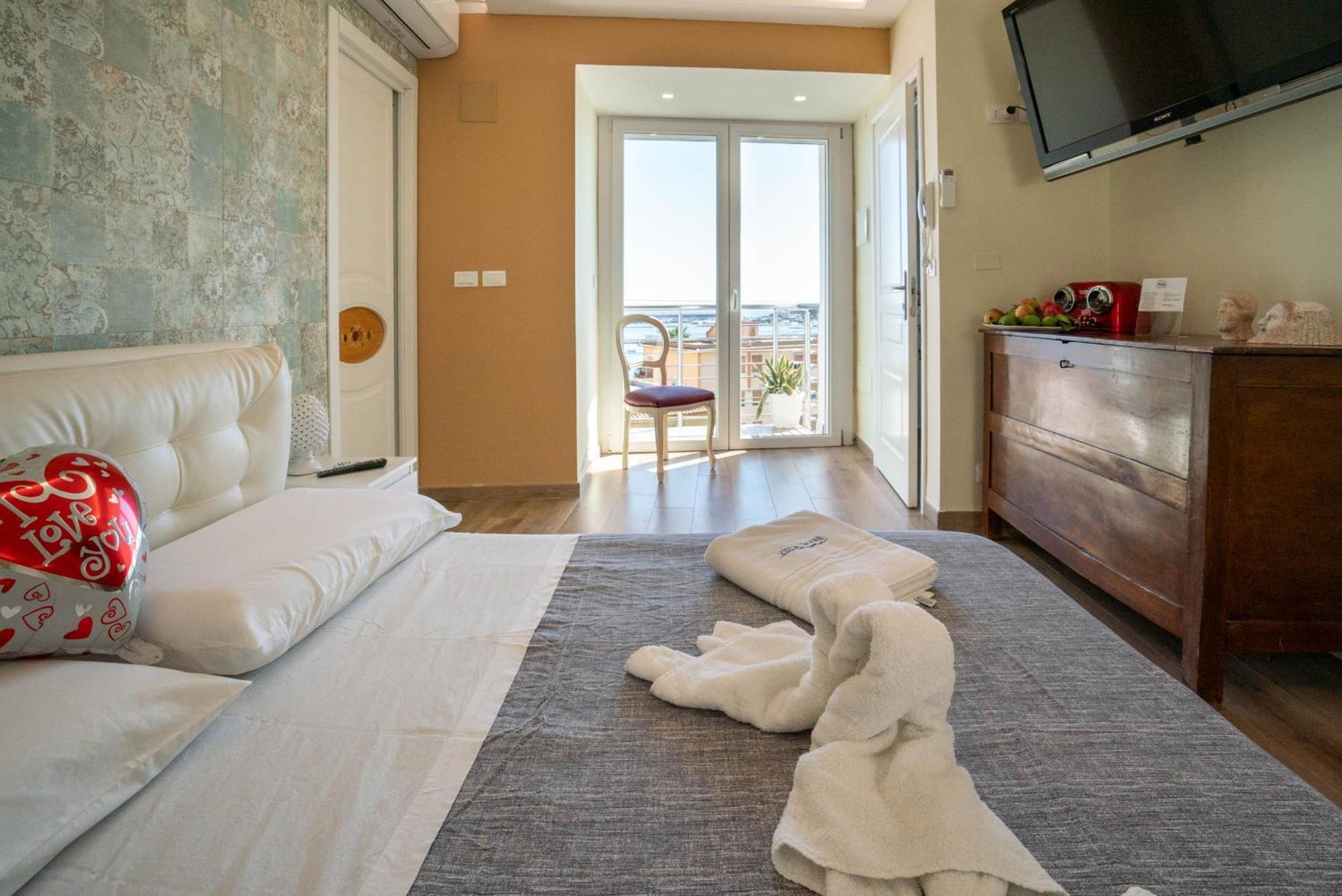 Vista Mare Apartments Giardini Naxos Room photo